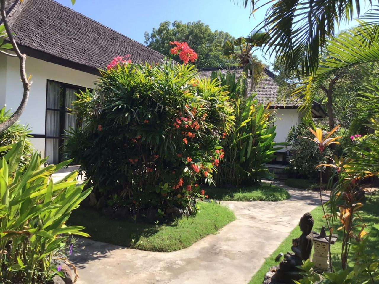 Taman Dewi Sri Villa et Bungalow Pemuteran Exterior foto